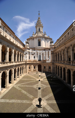 Italien, Rom, Kirche Sant'Ivo alla Sapienza, Innenhof Stockfoto