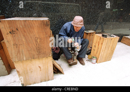 Schuster auf der Straße in Hong Kong Stockfoto