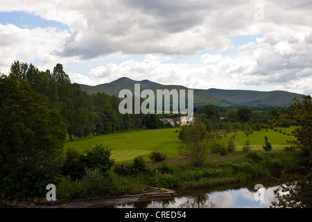 Pen y Fan, Mais du und cribbin in den Brecon beacons Wales von der Brecon-promenade Stockfoto