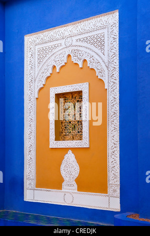 Fenster im Jardin Majorelle, Majorelle Garten, botanische Gärten, Marrakesch, Marokko, Afrika Stockfoto