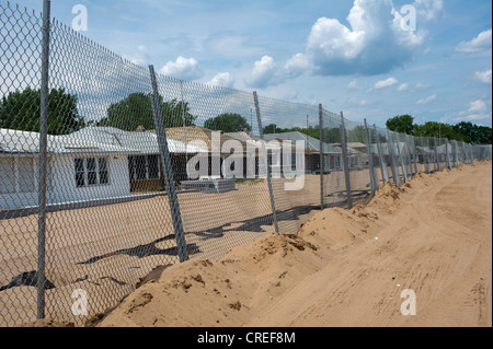 Die verurteilten Bungalows, die die private Gemeinschaft von Cedar Grove Beach in Staten Island in New York zusammen Stockfoto