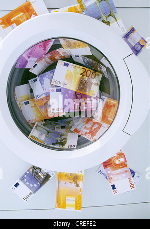 Euro-Banknoten in der Waschmaschine Stockfoto