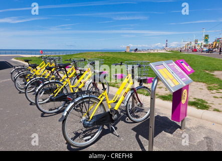 Hire-a-Bike mit Zyklus auf der Promenade von Blackpool Blackpool Lancashire England UK GB Europa Stockfoto