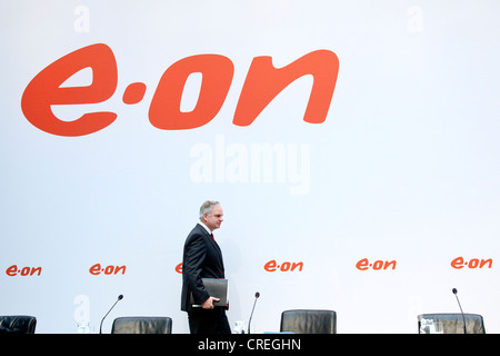 Johannes Teyssen, Vorstandsvorsitzender, CEO des Energiekonzerns EON AG, während der Pressekonferenz am Jahresabschluss Stockfoto