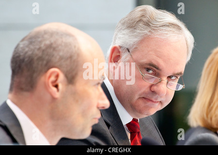 Marcus Schenck, Chief Financial Officer, CFO, links, und Johannes Teyssen, Vorstandsvorsitzender, CEO, rechts, von der Energie Stockfoto