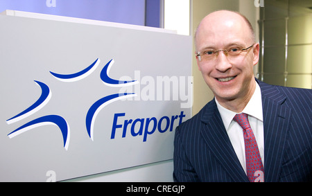 Matthias Zieschang, CFO der Fraport AG, Fraport AG Logo, Bilanzpressekonferenz, Frankfurt am Main, Hessen Stockfoto