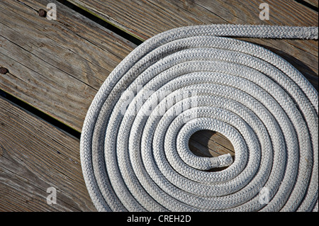 Seil-Spule auf Boot Dock Detail Stockfoto