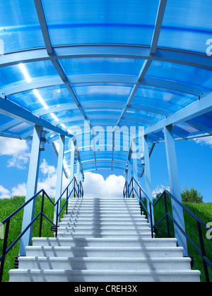 Treppe Stufen mit blauem Glas Vordach Stockfoto