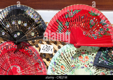 Themen wie Souvenirs in einem Souvenirladen, Sevilla, Andalusien, Spanien, Europa Stockfoto