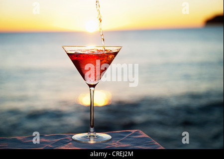 Cocktail Glas im Freien in Gießen Stockfoto