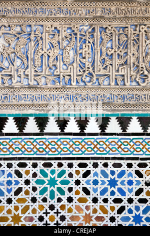 Bemalte Fliesen, Mosaiken und maurischen Ornamentik in des maurischen Königs Palast von Real Alcazar, UNESCO-Weltkulturerbe Stockfoto