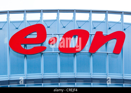 EON-Logo auf der EON-zentrale, Hauptsitz, EON Ruhrgas AG, die größte Erdgas-Vertriebsgesellschaft in Deutschland, Essen Stockfoto