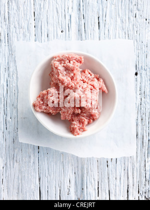 Nahaufnahme von Schüssel mit Mett Stockfoto