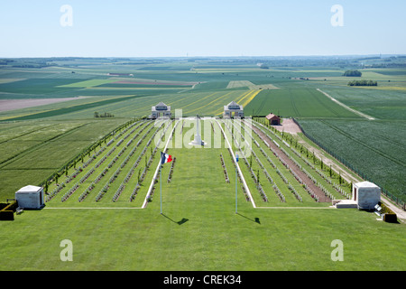 Blick vom Turm der Gedenkfriedhof in WW1 Australian National Memorial bei Villers-Bretonneux, Somme, Frankreich Stockfoto