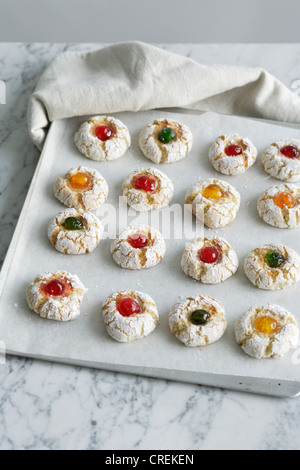Nahaufnahme eines Cookies auf Backblech Stockfoto