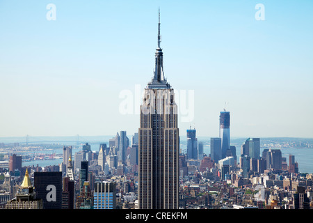 Die legendären Empire State Building & Midtown & untere Manhattan, New York City. Ansicht von oben nach unten Stockfoto