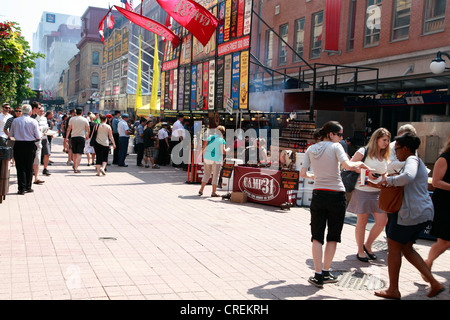 DER internationale Huhn-RIB-Koch aus 20-24. Juni 2012 auf Sparks Street Mall Ottawa, Kanada auch bekannt als Ribfest Stockfoto