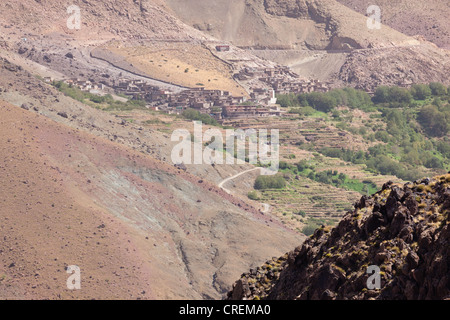 Berber Dorf im Herzen des Atlas-Gebirges in Marokko Stockfoto