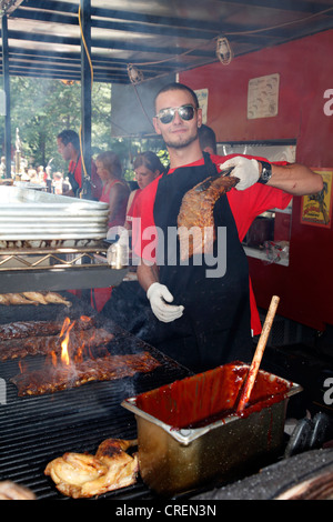 DER internationale Huhn-RIB-Koch aus 20-24. Juni 2012 auf Sparks Street Mall Ottawa, Kanada auch bekannt als Ribfest Stockfoto