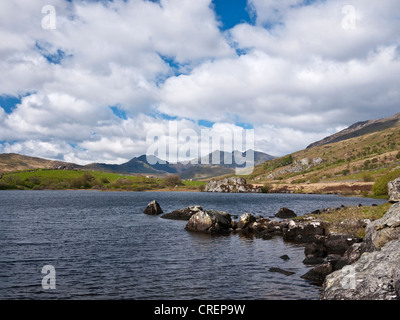 "Snowdon Horseshoe" gesehen von der Llynnau Mymbyr in Capel Curig, Snowdonia-Nationalpark Stockfoto