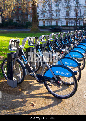 England, London, Hydepark. London Barclays Cycle Hire docking-Station im Hyde Park in der City of London. Die London-Cy Stockfoto