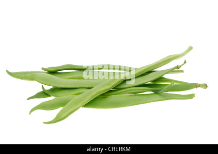 Frische grüne Stangenbohnen. Studio mit einem weißen Hintergrund gedreht. Stockfoto