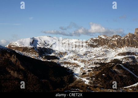 Ski Pisten Col Riaser und Skigebiet Seceda oberhalb der Val Gardena in St. Christina in der Nähe von Wolkenstein Dolomiten Italien Stockfoto