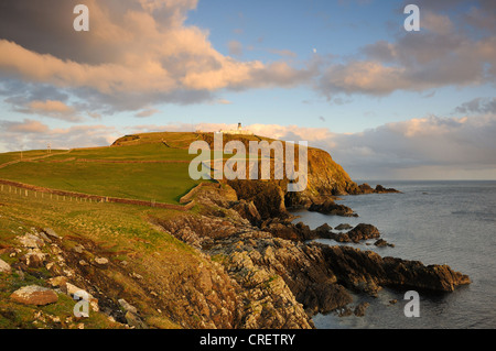 Sumburgh Head Leuchtturm bei Sonnenuntergang, Shetland Stockfoto