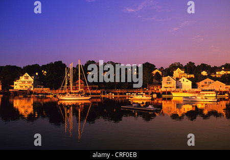 Camden Harbour im Abendlicht, USA, Maine, Camden Stockfoto