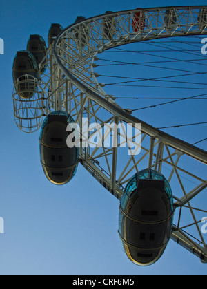 England, Greater London, London Borough of Lambeth. Die London Eye (auch bekannt als Millennium Wheel) das größte Riesenrad Stockfoto