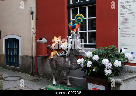 Skulptur der Bremer Stadtmusikanten in der historischen Altstadt Schnoor Viertel Bremen Street, Deutschland Stockfoto