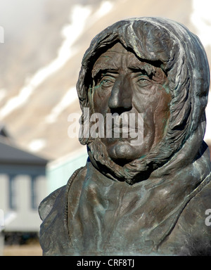 Statue von Roald Amundsen in dem abgelegenen Dorf Ny Alesund, Norwegen, Svalbard Stockfoto