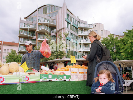 Obst- und Gemuesemarkt Winterfeldplatz, Berlin, Deutschland Stockfoto