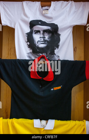 Che Guevara und Habanos T-shirts zum Verkauf in Trinidad, Kuba. Stockfoto