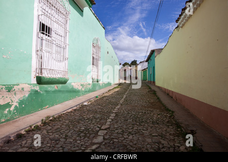 Alte Straße mit bunten Gebäuden in Trinidad, Kuba. Stockfoto