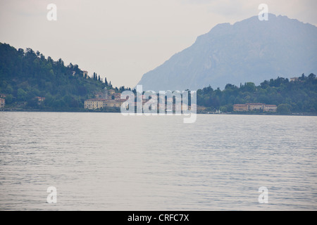 Bellagio, See überqueren, Hotels, Restaurants auf der Vorderseite zurück Straßen, Geschäfte, Blick auf den See, Gärten, Comer See, italienische Seen, Italien Stockfoto