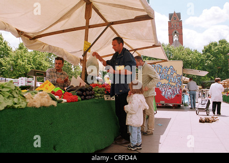 Obst- und Gemuesemarkt Winterfeld Platz in Berlin, Deutschland Stockfoto