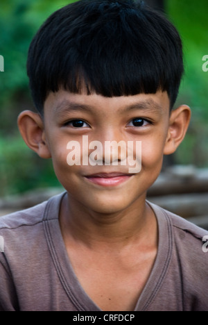 Boy von Flussufer Kompong Chhnang Kambodscha Stockfoto