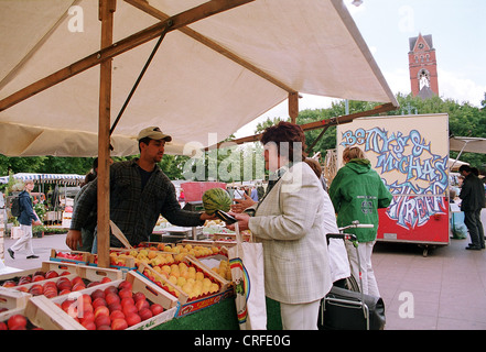 Obst- und Gemuesemarkt Winterfeld Platz in Berlin, Deutschland Stockfoto