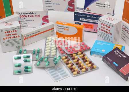 Eine Sammlung von Antibiotika In Kisten und In Blister-Packungen Stockfoto