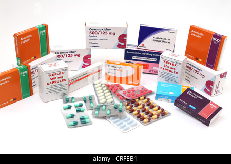 Eine Sammlung von Antibiotika In Kisten und In Blister-Packungen Stockfoto