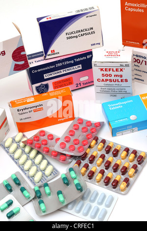 Eine Sammlung von Antibiotika In Kisten und In Blister-Packungen Stockfoto