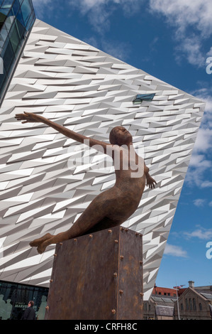 TITANICa Skulptur vor Mitte Belfast Titanic Stockfoto