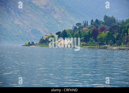 Menaggio gegenüber Bellagio, Grand am See Villen mit herrlichen Gärten, Spielplatz für die reichen & Famouus, beliebtes Ausflugsziel Stockfoto