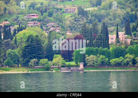 Menaggio gegenüber Bellagio, Grand am See Villen mit herrlichen Gärten, Spielplatz für die reichen & Famouus, beliebtes Ausflugsziel Stockfoto