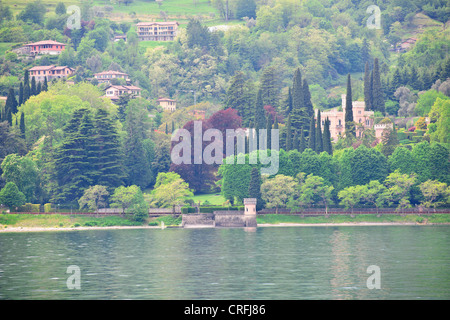 Menaggio gegenüber Bellagio, Grand am See Villen mit herrlichen Gärten, Spielplatz für die reichen & Famouus, beliebtes Ausflugsziel Stockfoto