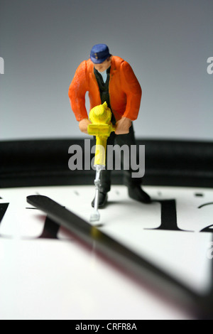 Bild 11:55, arbeitet Mann-Symbol Stockfoto