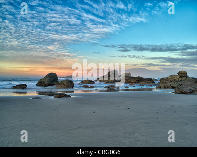 Strand und Wolken. Harris Beach State Park, Oregon Stockfoto