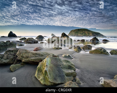 Strand und Wolken. Harris Beach State Park, Oregon Stockfoto