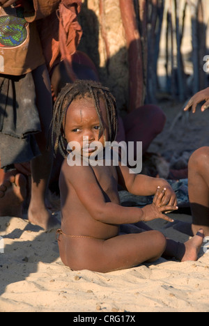 traditionelle Dorf Purros, Himba-Mädchen, Namibia, Purros Stockfoto